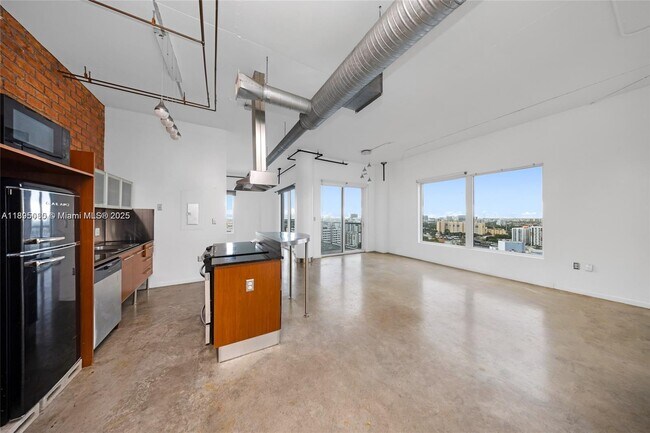 Building Photo - 10 SW South River Dr