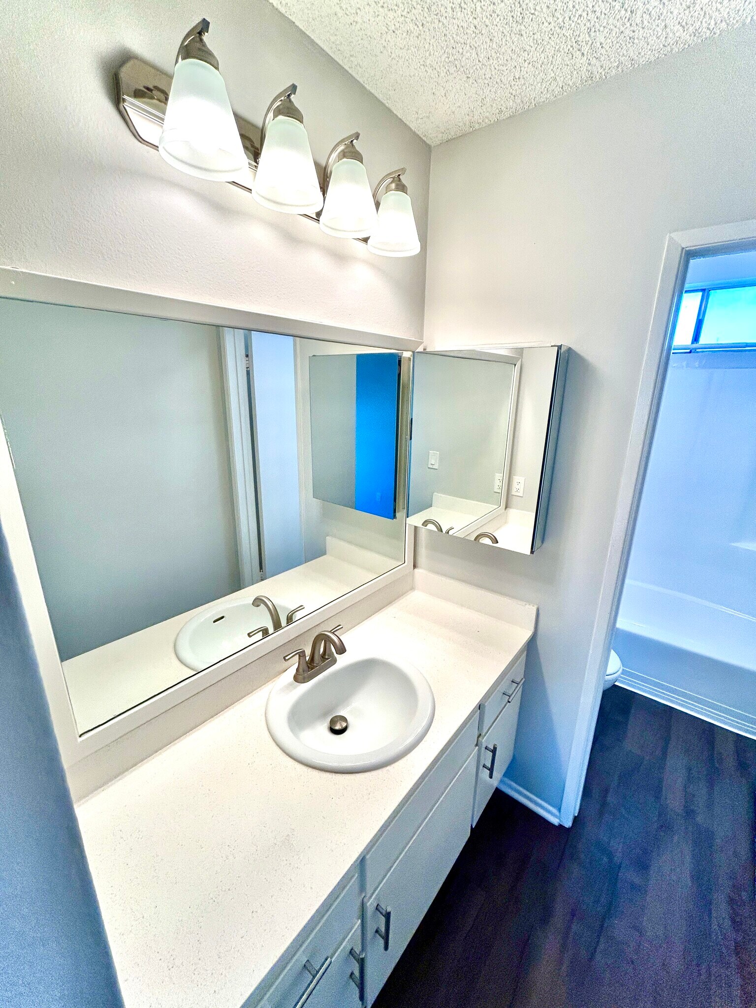 Building Photo - 14033 Burbank Blvd