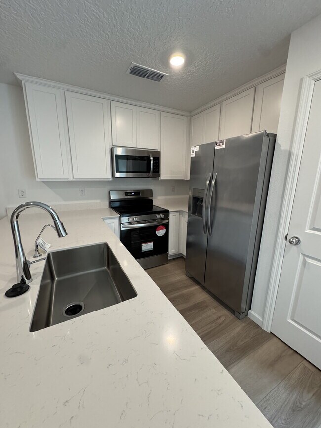 Building Photo - Brand New 3 Bed | 2.5 Bath Townhome – Mode...