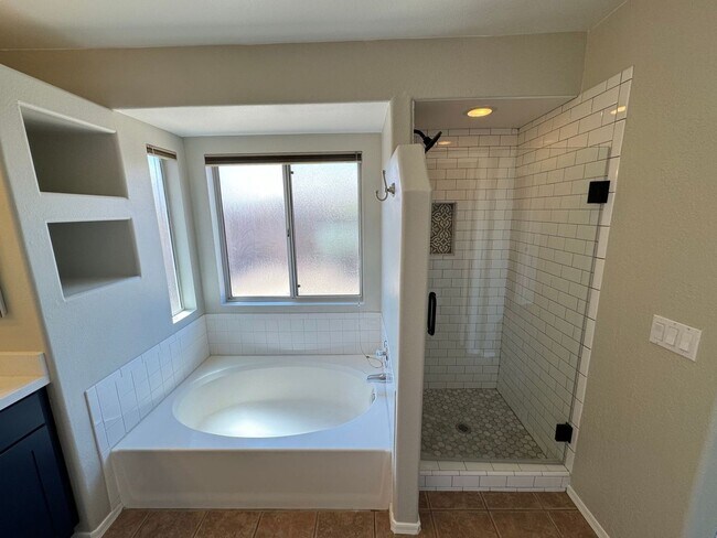 Building Photo - 3 Bedroom - 2 Bath - 1515 Sq. Ft. - in Gil...