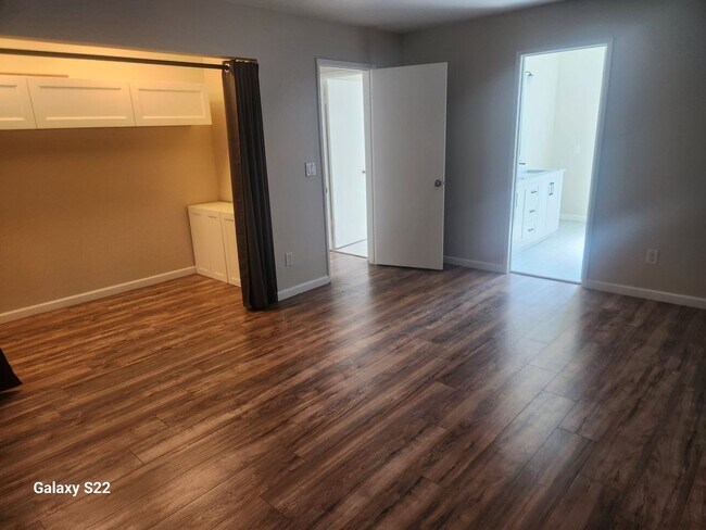 Building Photo - This is a Must See beautiful 3 bedroom, 2 ...