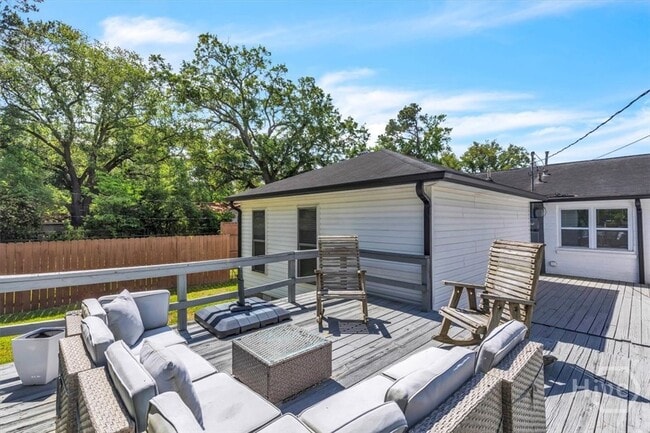 Building Photo - 404 E 66th St