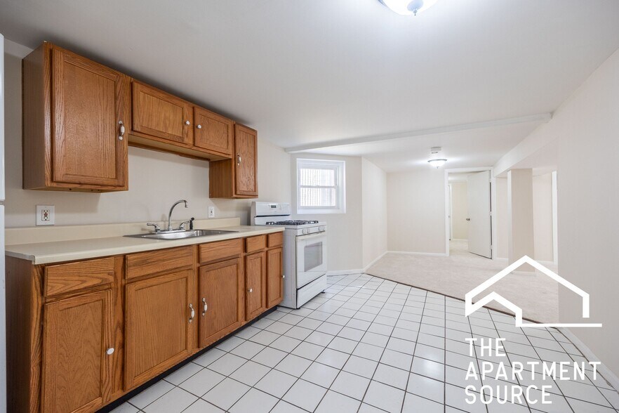 Building Photo - 2110 N Avers Ave