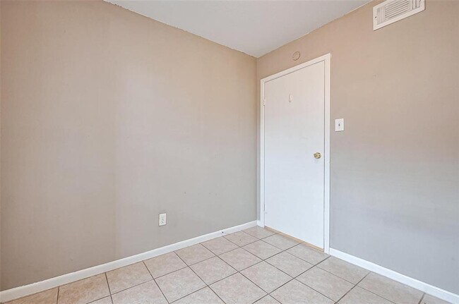Building Photo - 9090 S Braeswood Blvd