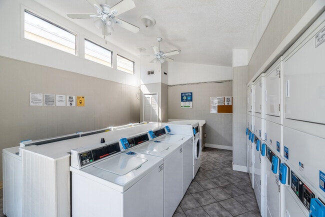 Building Photo - The Retreat at Altamonte Springs