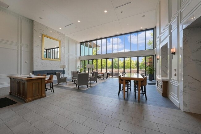 Building Photo - 250 W Spring St