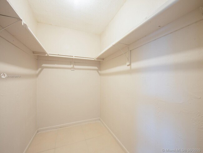 Building Photo - 5099 Ponce de Leon Blvd