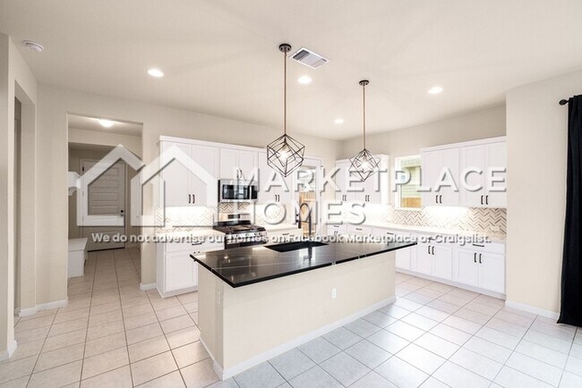 Building Photo - 8016 Hillock Terrace