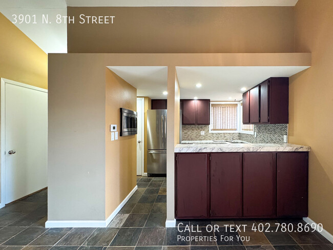 Building Photo - Fully remodeled townhome for rent!