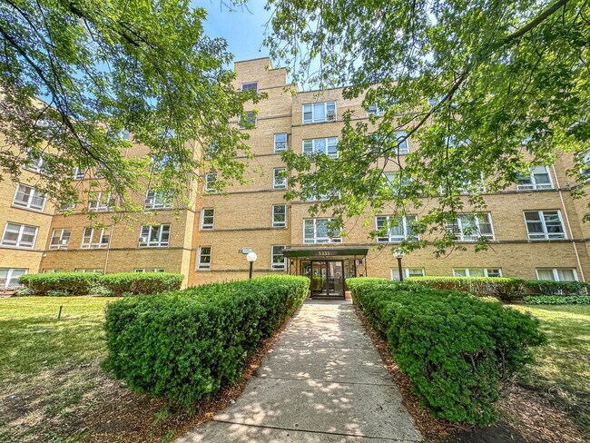 Primary Photo - 5355 N California Ave