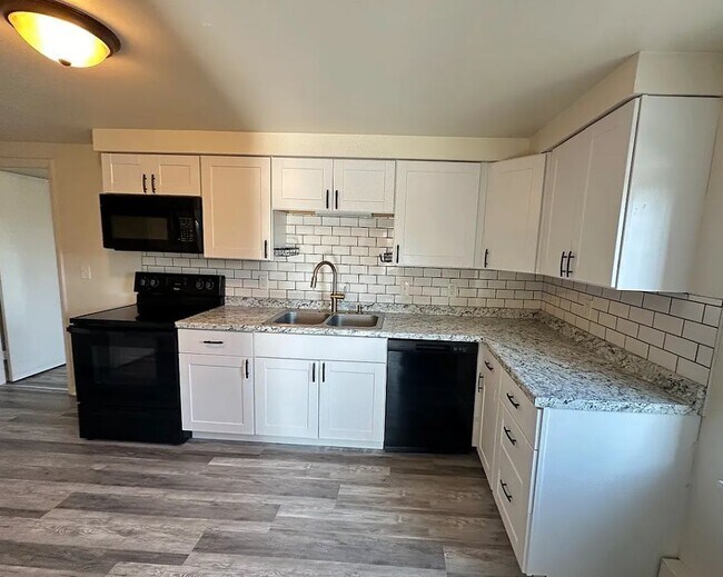 Building Photo - 58 N Front St