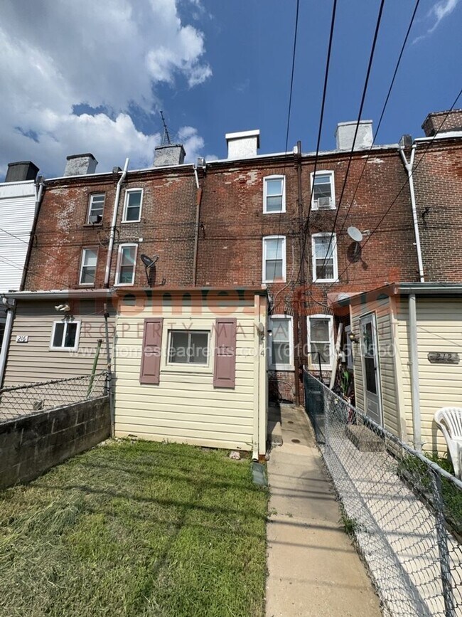 Building Photo - EDDYSTONE HOME FOR RENT!