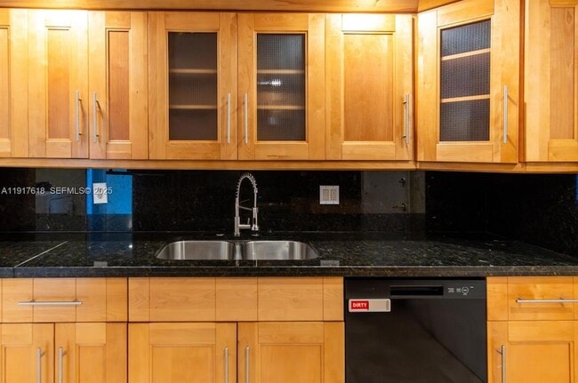 Building Photo - 145 SE 25th Rd