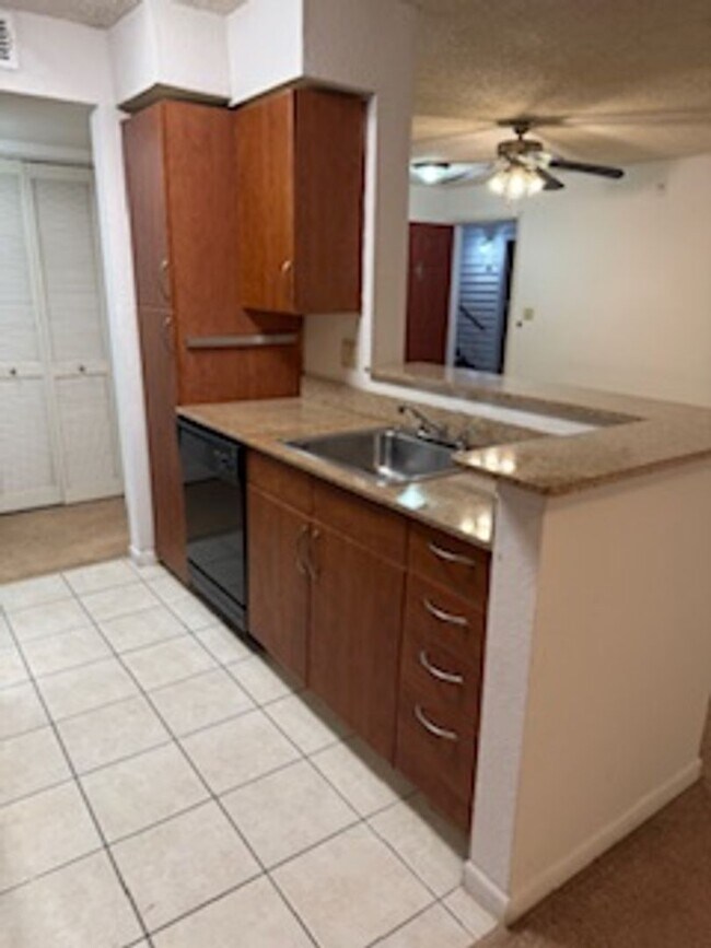 Building Photo - One bedroom condominium