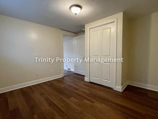 Building Photo - 627 Stealey Ave