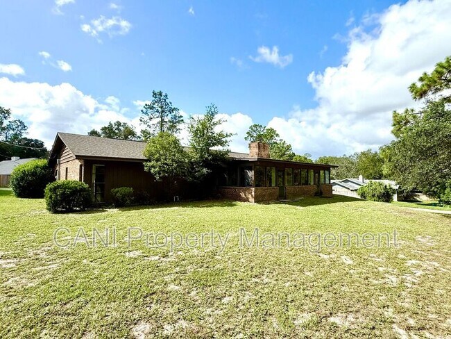 Building Photo - 733 Westchester Dr