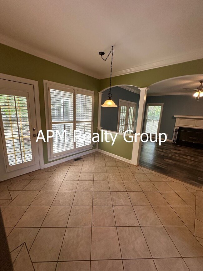 Building Photo - 4 Bedroom Chapin Schools