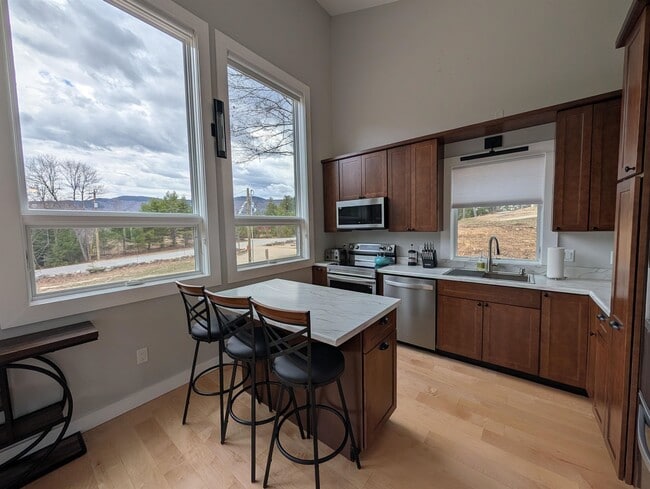 Building Photo - 274 Ragged Mountain Rd