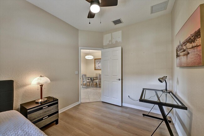 Building Photo - 4870 Bonsai Cir