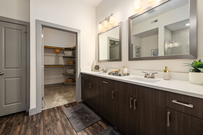 Building Photo - Creekside at Crabtree