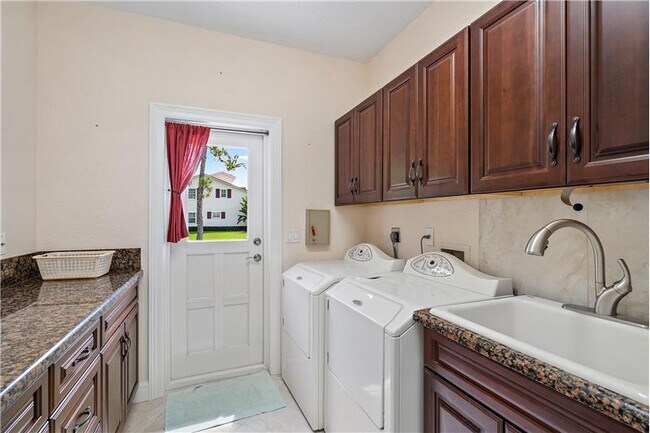 Building Photo - 7480 150th Ct N