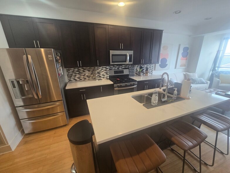 Modern kitchen w/large island - 1013 V St NW