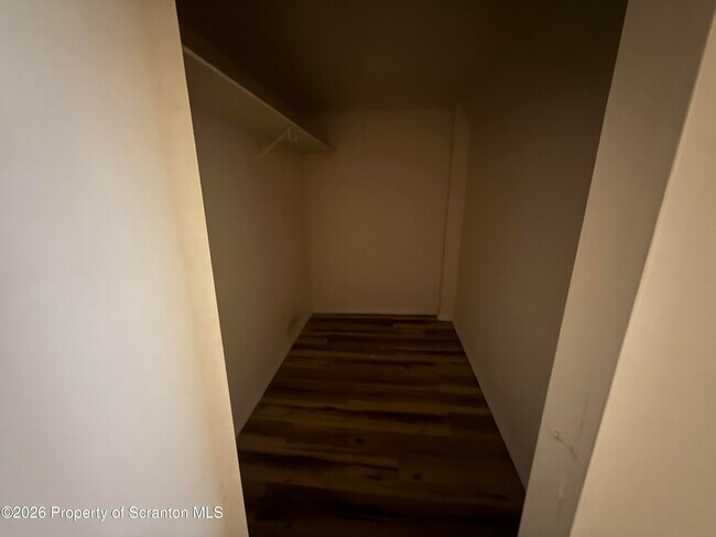 Building Photo - 307 School St