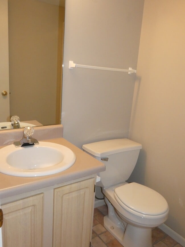 Building Photo - 10615 N Locust Ct