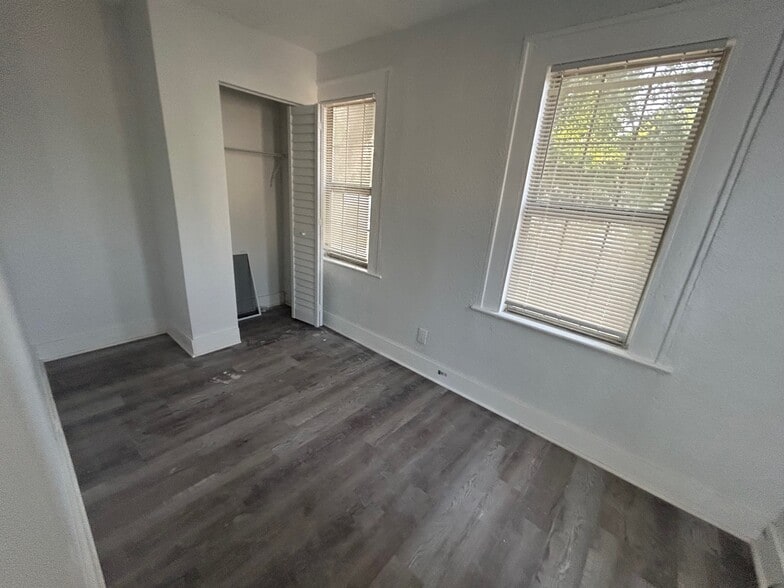 Building Photo - 3524 Boulevard St
