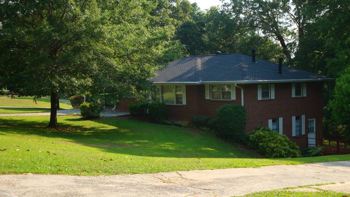 Building Photo - 3820 Orchard Rd SE