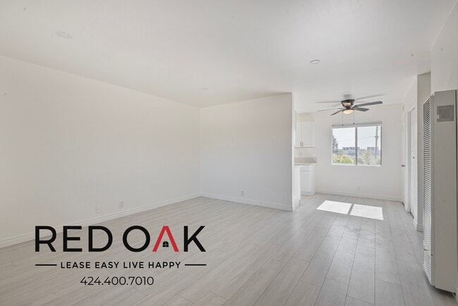 Building Photo - 7915 Vineland Ave