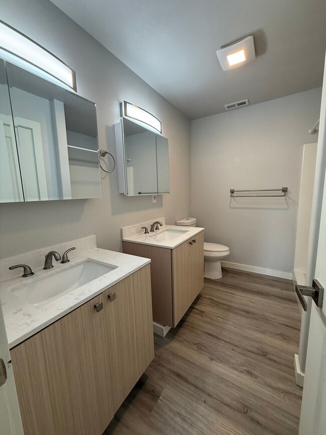 Building Photo - Gorgeous Pet Friendly Three Bedroom Lebano...