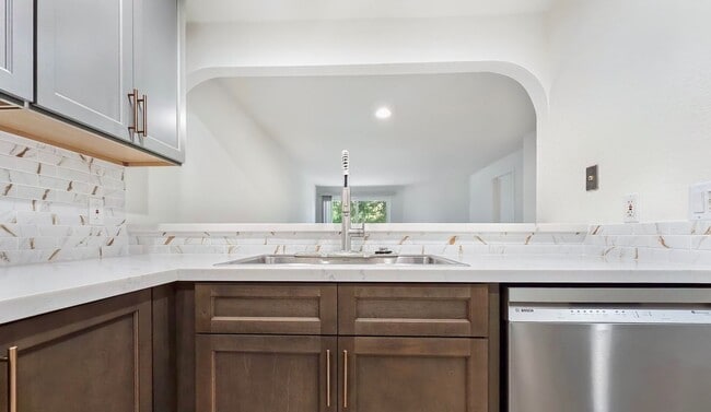 Building Photo - Top-Floor Corner End-Unit with Great Light