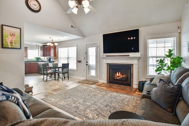 Building Photo - Dog Friendly Four Bedroom!