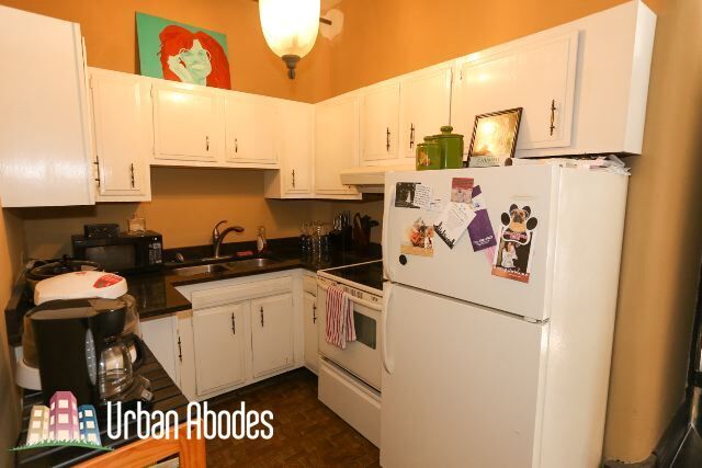 Building Photo - 2800 N Pine Grove Ave