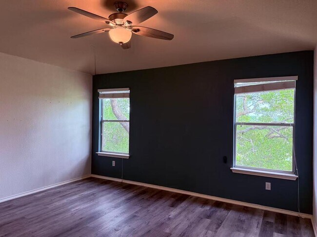 Building Photo - 10905 Dodge Cattle Dr