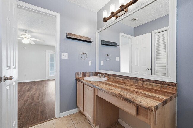 Building Photo - 955 Pacific Silver Ct
