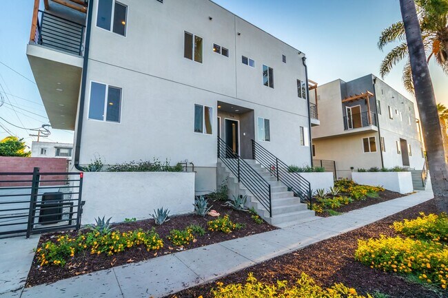Building Photo - 5014 Pickford St