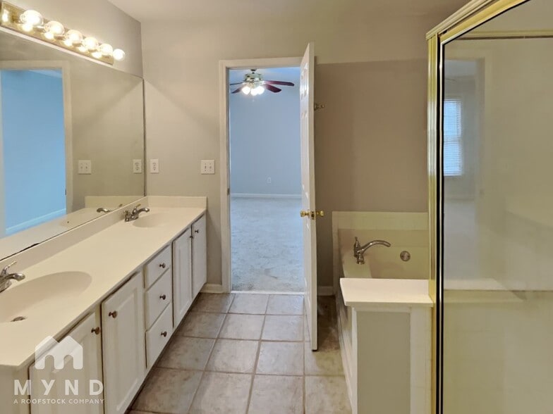 Building Photo - 2314 Longcourt Wy