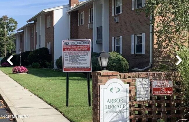 Primary Photo - 735 Greens Ave