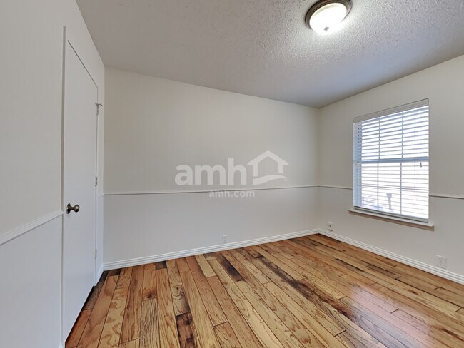 Building Photo - 828 Norfolk Dr