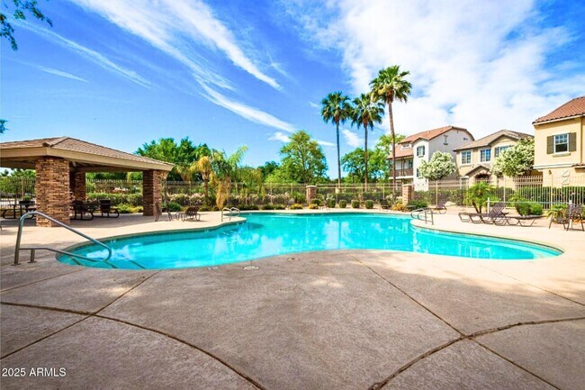 Building Photo - 1345 S Owl Dr