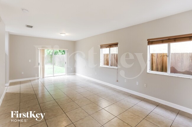 Building Photo - 1119 NE 41st Ave