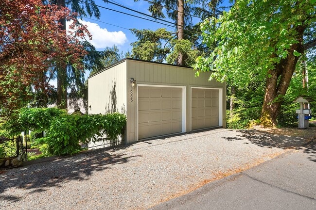 Building Photo - 3bd/3.5ba Mercer Island Home