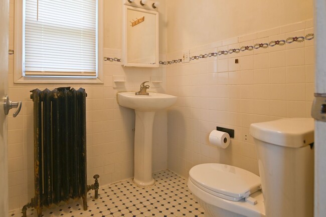 Building Photo - 310 Crabb Ave