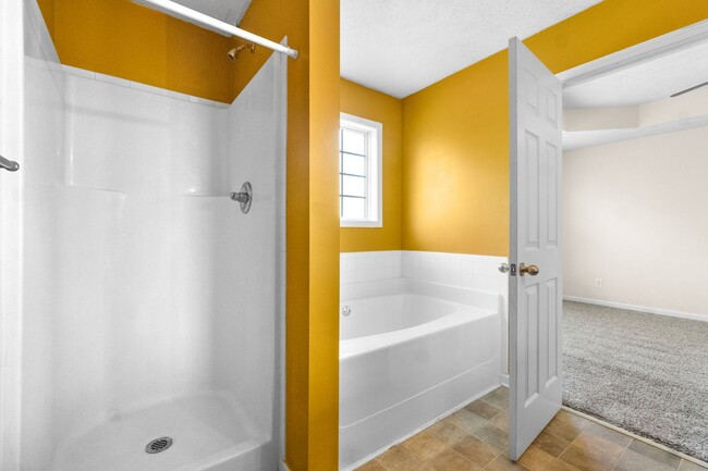 Building Photo - COMING SOON!    Cute home close to shoppin...