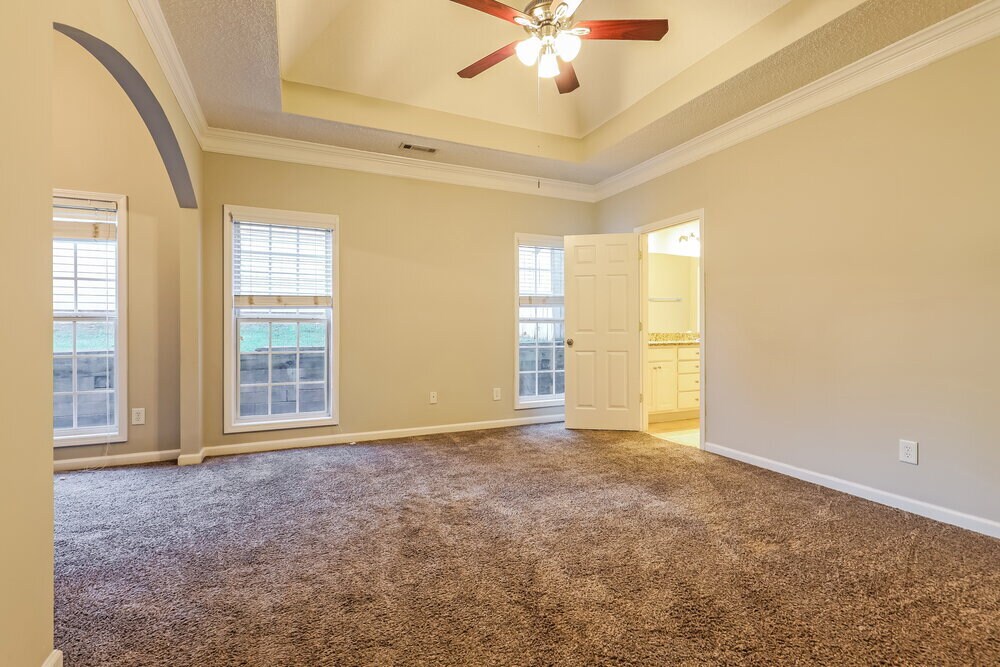 Building Photo - 329 Westhill Dr