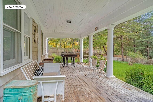 Building Photo - 2976 Noyack Rd