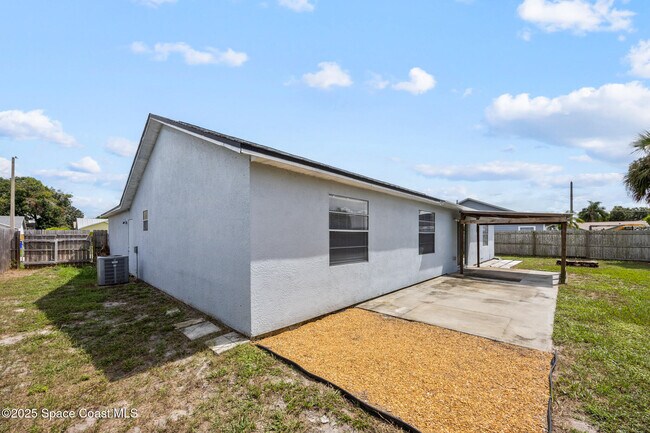Building Photo - 859 Pine View Ave