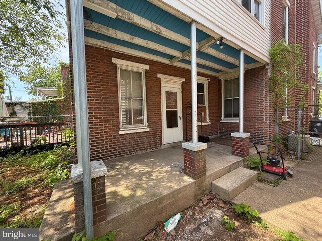 Building Photo - 310 N Charlotte St
